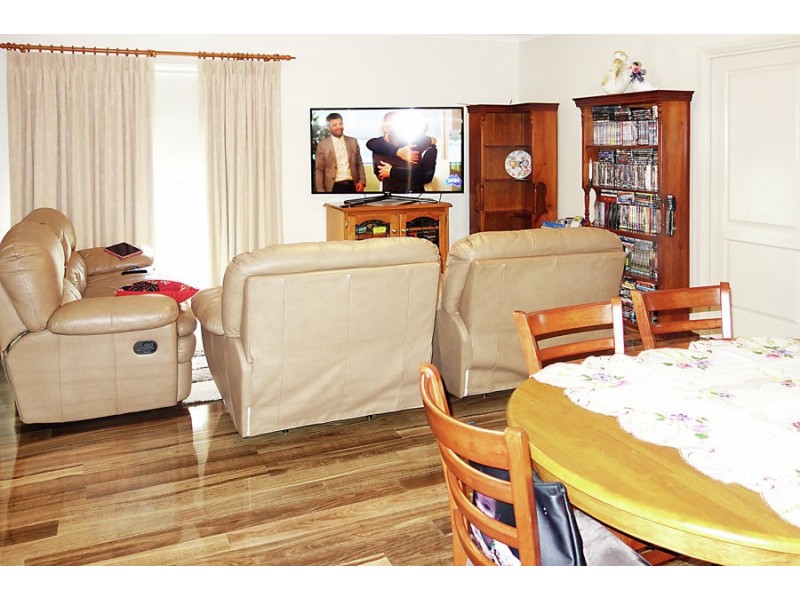 2/10 Cumberland Court, Tatton NSW 2650