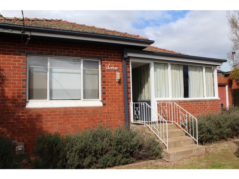 7 Mair Street, Turvey Park NSW 2650
