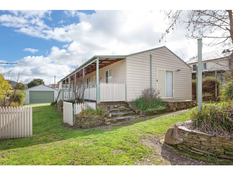 2 Virgil Street, Gundagai NSW 2722