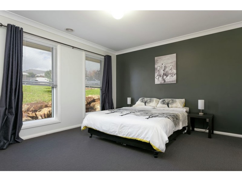 76 Kaloona Drive, Bourkelands NSW 2650