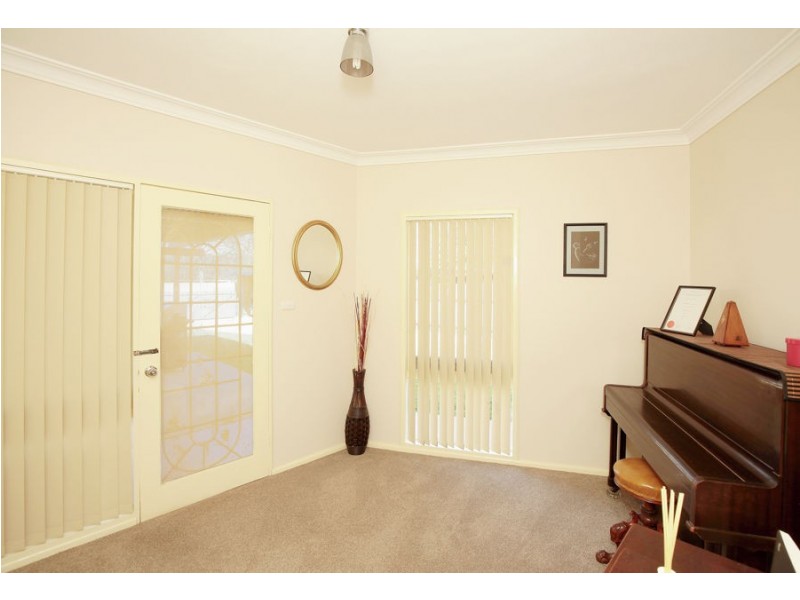 21 Inglis Street, Lake Albert NSW 2650