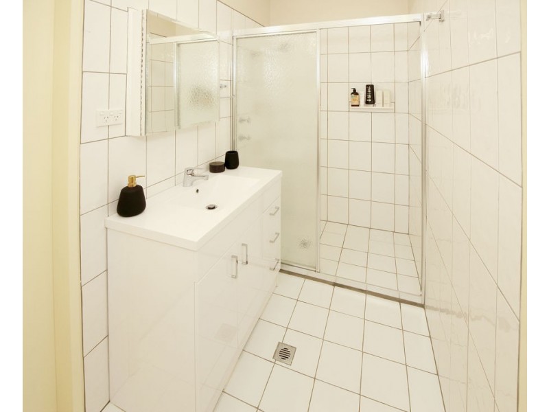 21 Inglis Street, Lake Albert NSW 2650