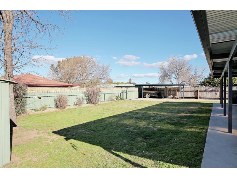 21 Inglis Street, Lake Albert NSW 2650