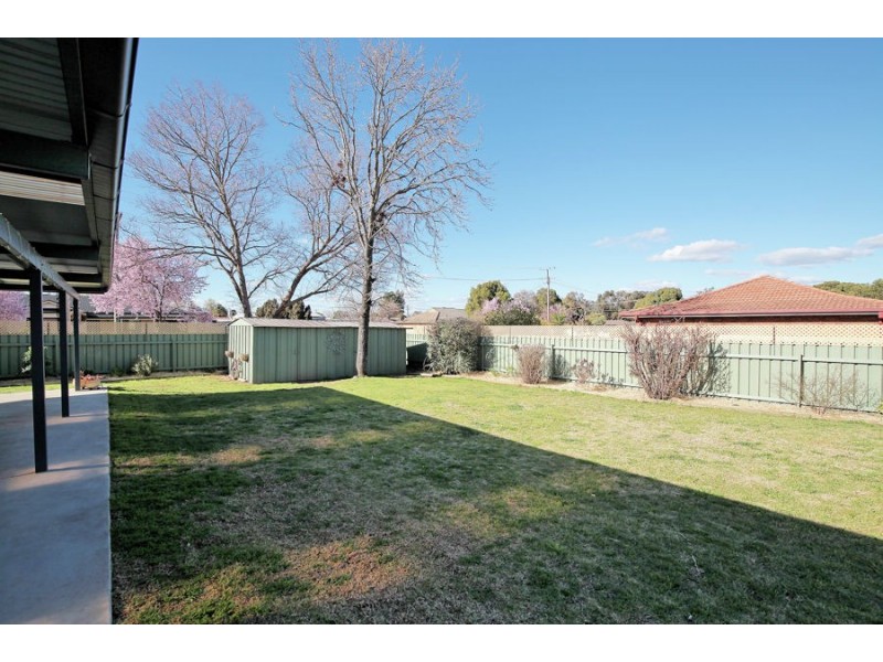 21 Inglis Street, Lake Albert NSW 2650