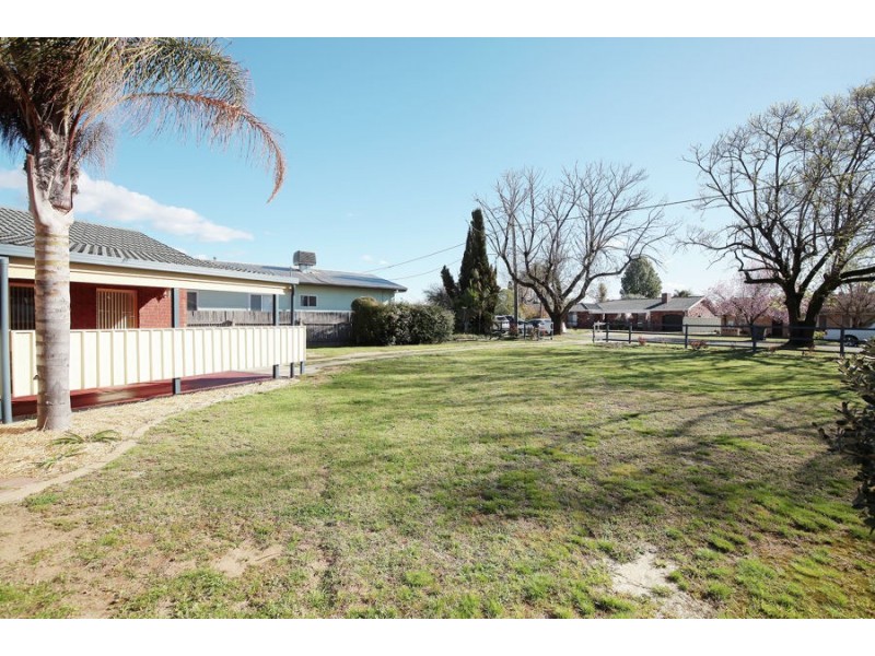 21 Inglis Street, Lake Albert NSW 2650