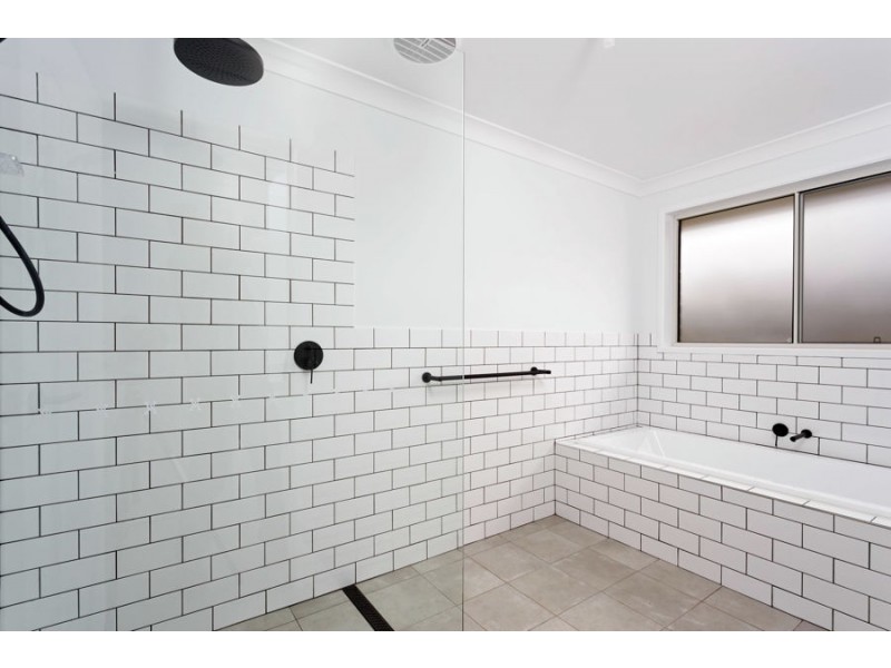 9 Gallop Avenue, Turvey Park NSW 2650