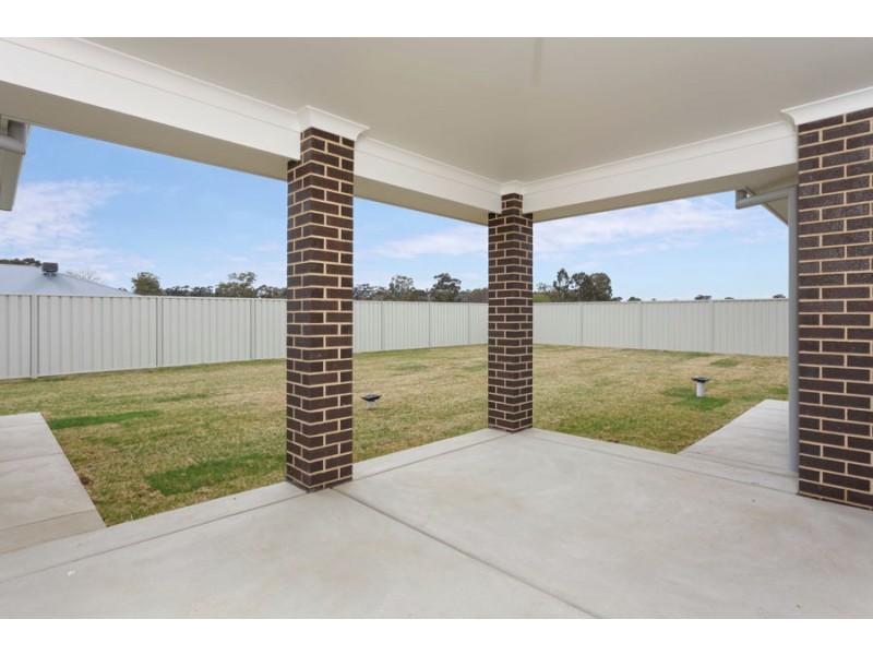 9 Gallop Avenue, Turvey Park NSW 2650