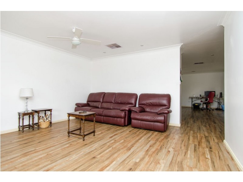 28 Paldi Crescent, Glenfield Park NSW 2650