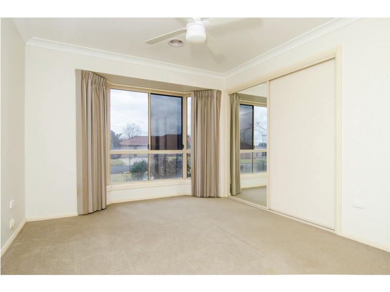 28 Paldi Crescent, Glenfield Park NSW 2650