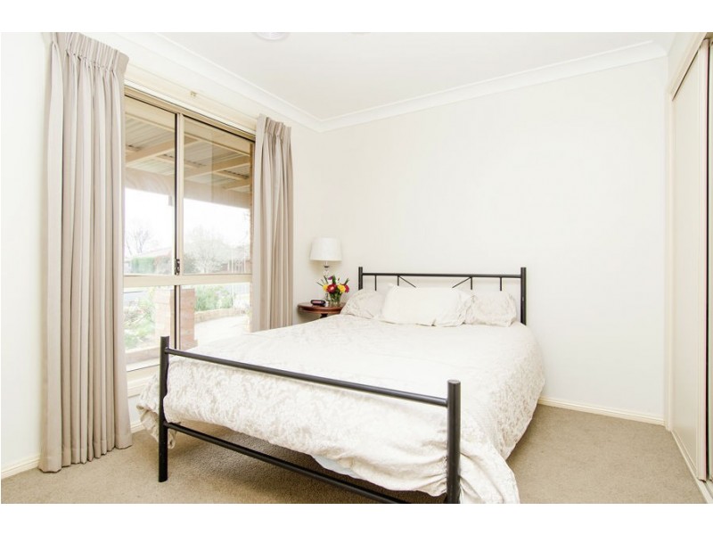 28 Paldi Crescent, Glenfield Park NSW 2650