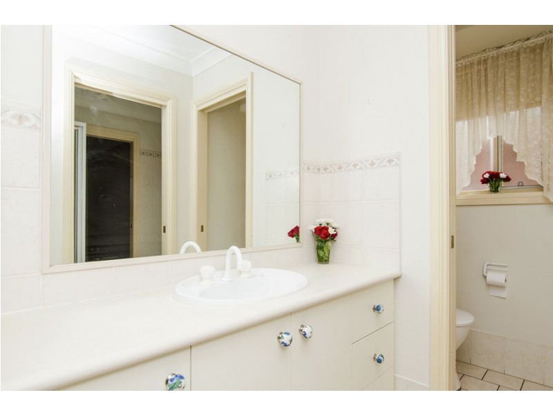 28 Paldi Crescent, Glenfield Park NSW 2650