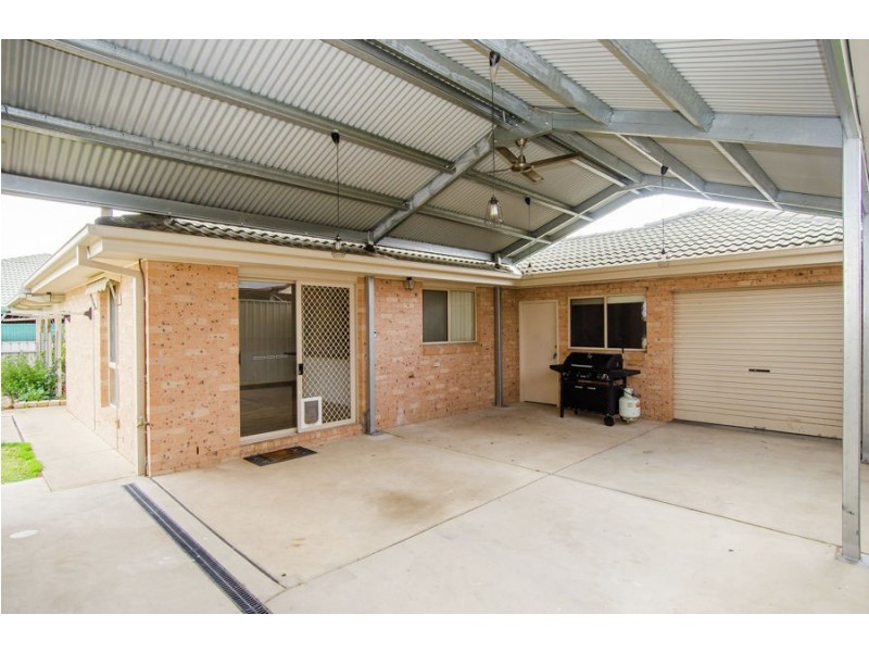 28 Paldi Crescent, Glenfield Park NSW 2650