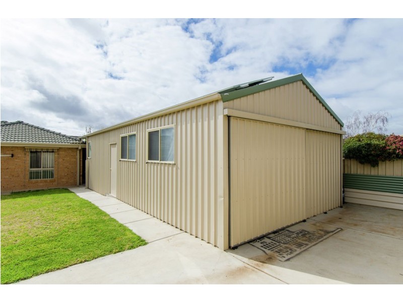 28 Paldi Crescent, Glenfield Park NSW 2650