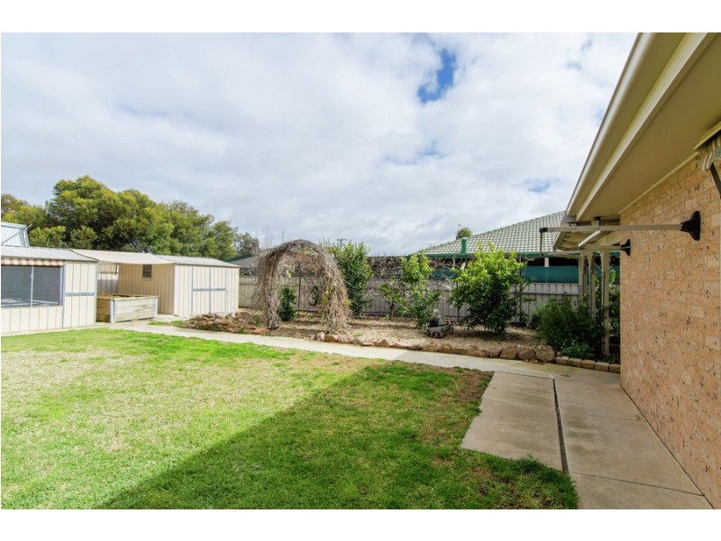28 Paldi Crescent, Glenfield Park NSW 2650