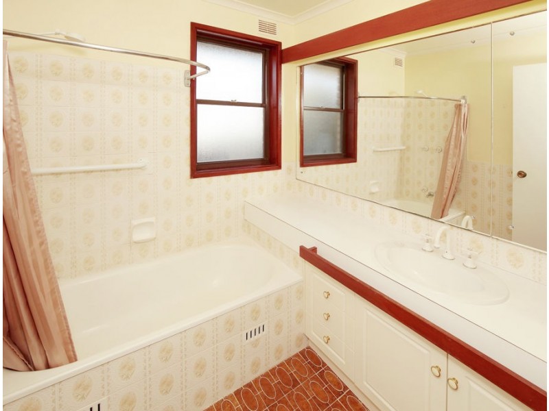 14 Buchhorn Street, Tolland NSW 2650