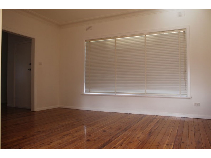 8 Manoora Avenue, Mount Austin NSW 2650