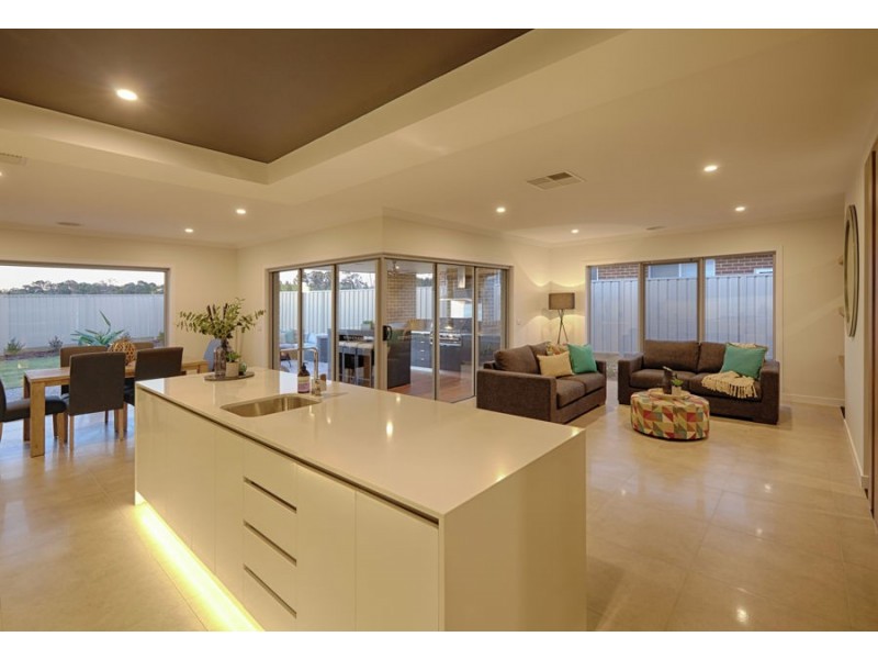 10 Goonawarra Street, Gobbagombalin NSW 2650