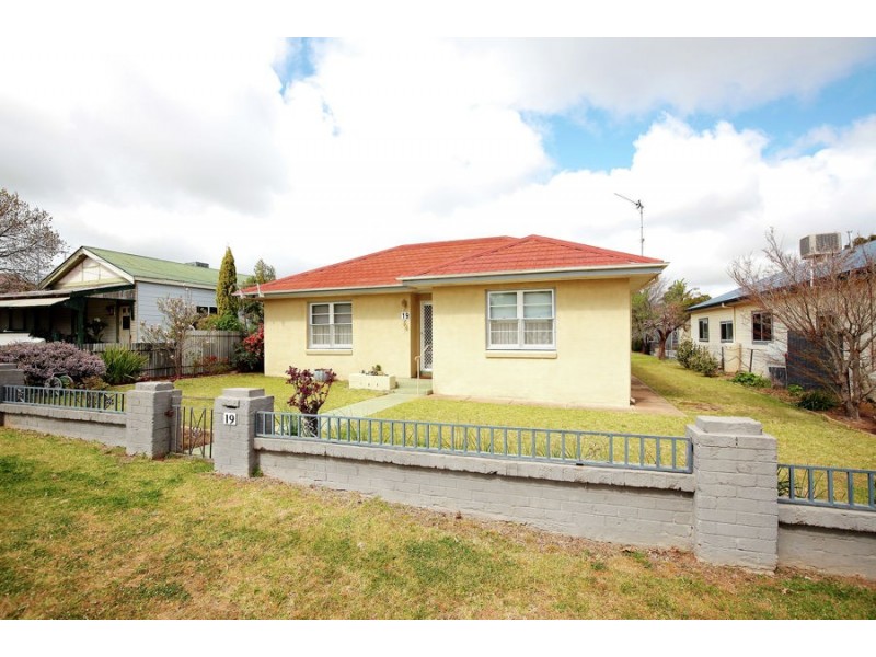 19 Elizabeth Street, Junee NSW 2663