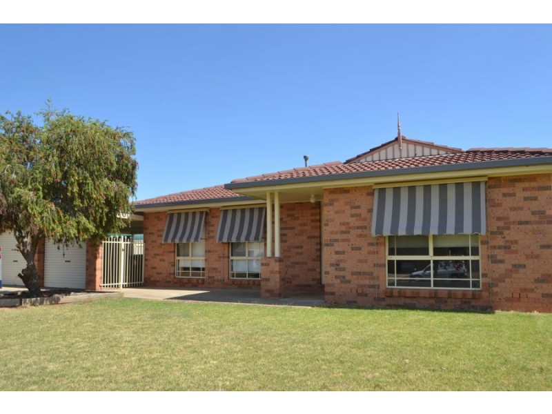 10 Yentoo Drive, Glenfield Park NSW 2650