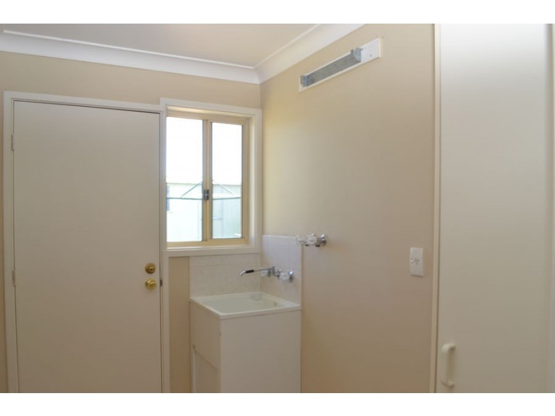 10 Yentoo Drive, Glenfield Park NSW 2650