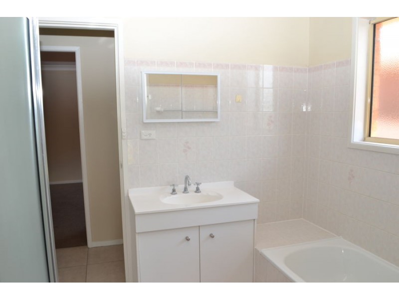 10 Yentoo Drive, Glenfield Park NSW 2650