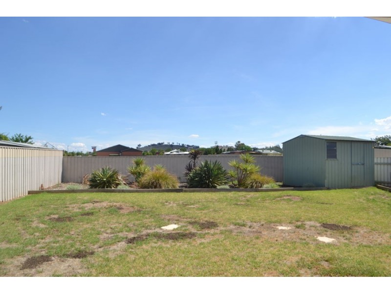 10 Yentoo Drive, Glenfield Park NSW 2650