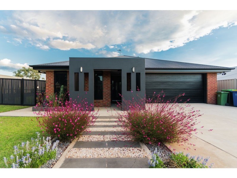 1 Barmedman Avenue, Gobbagombalin NSW 2650