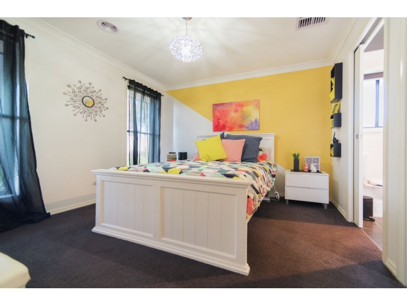 1 Barmedman Avenue, Gobbagombalin NSW 2650