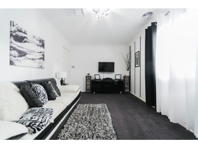 1 Barmedman Avenue, Gobbagombalin NSW 2650