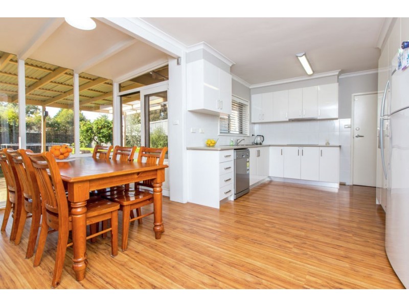 9 Cooinbil Crescent, Kooringal NSW 2650