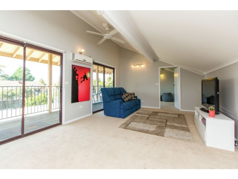 9 Cooinbil Crescent, Kooringal NSW 2650