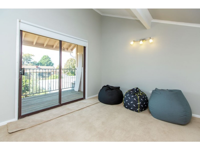 9 Cooinbil Crescent, Kooringal NSW 2650