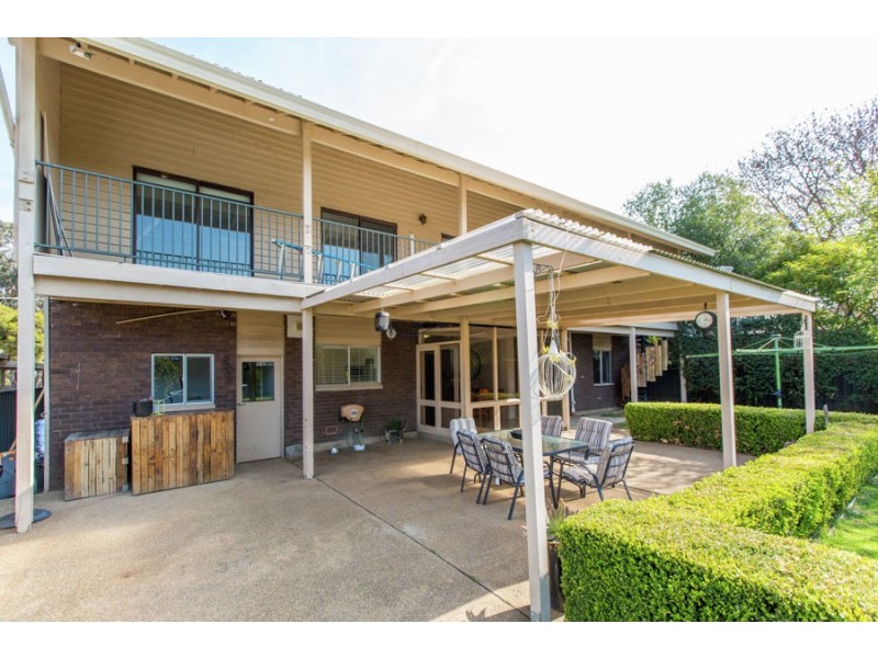 9 Cooinbil Crescent, Kooringal NSW 2650