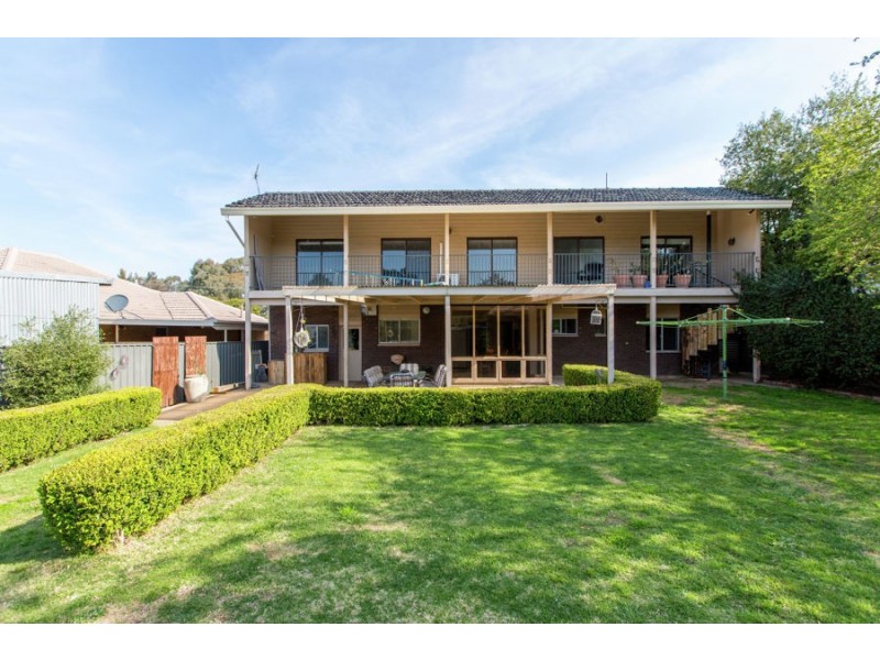 9 Cooinbil Crescent, Kooringal NSW 2650