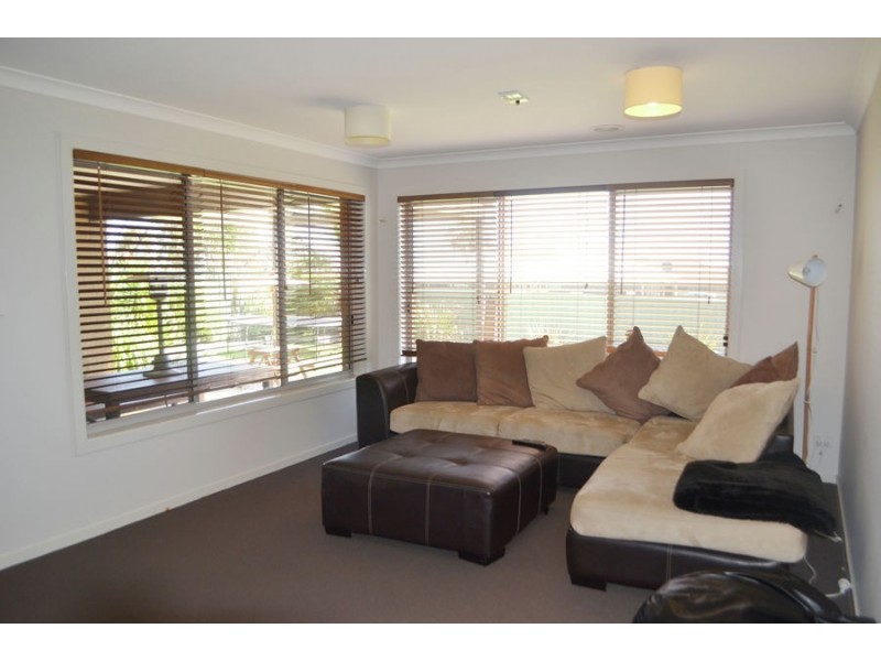 42 Melaleuca Drive, Forest Hill NSW 2651