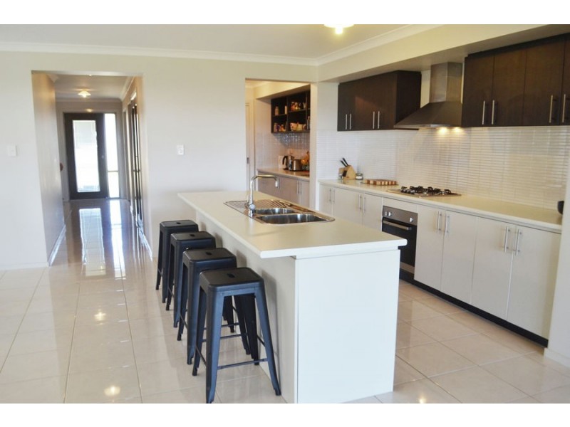 42 Melaleuca Drive, Forest Hill NSW 2651