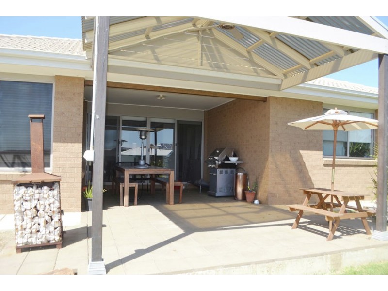 42 Melaleuca Drive, Forest Hill NSW 2651