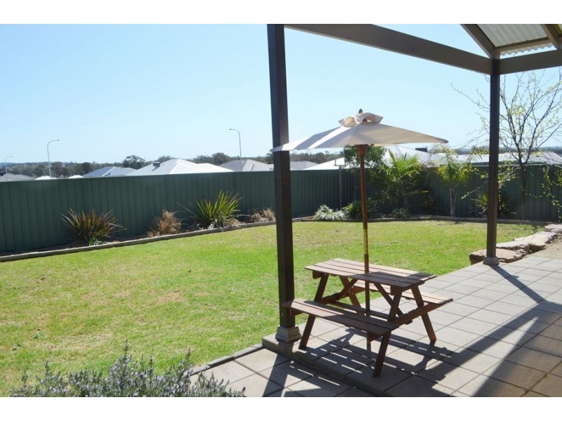 42 Melaleuca Drive, Forest Hill NSW 2651