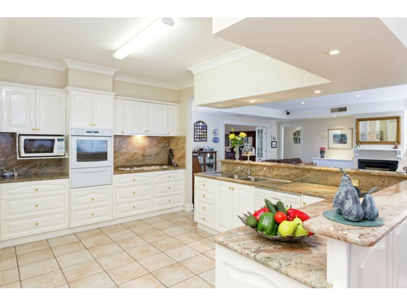 4 Gordon Close, Kooringal NSW 2650