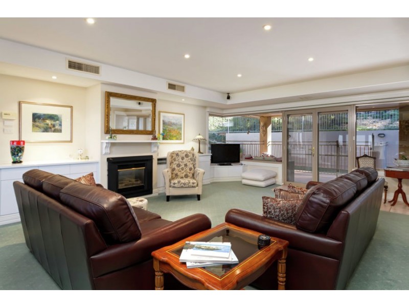 4 Gordon Close, Kooringal NSW 2650