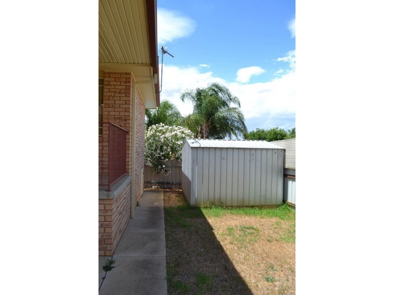 2 23 Kirrang Avenue, Glenfield Park NSW 2650