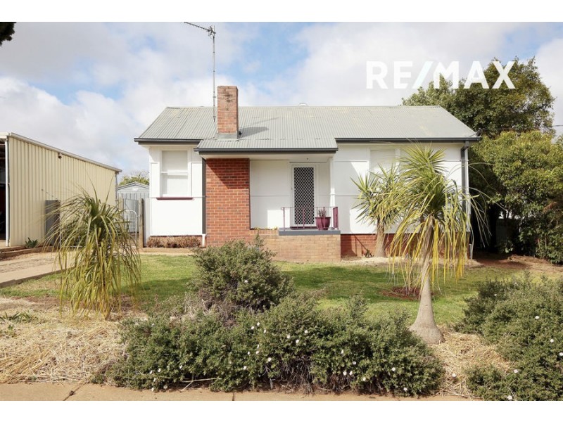 8 Margaret Avenue, Mount Austin NSW 2650