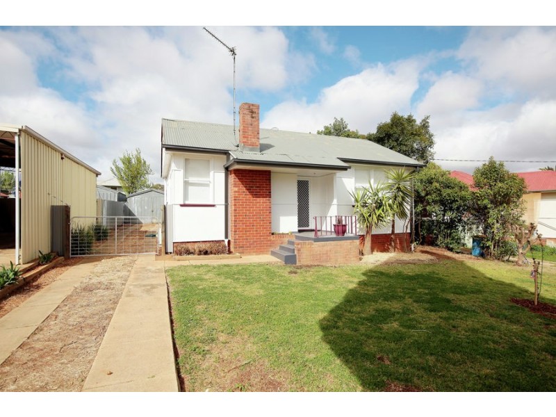 8 Margaret Avenue, Mount Austin NSW 2650