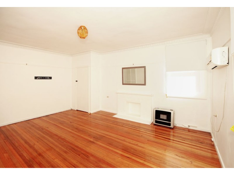 8 Margaret Avenue, Mount Austin NSW 2650