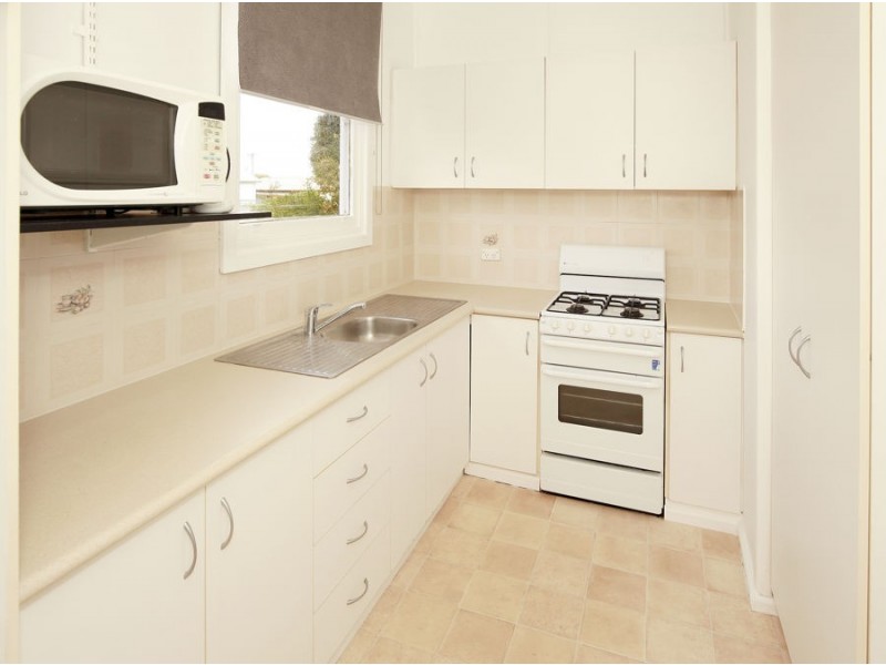 8 Margaret Avenue, Mount Austin NSW 2650