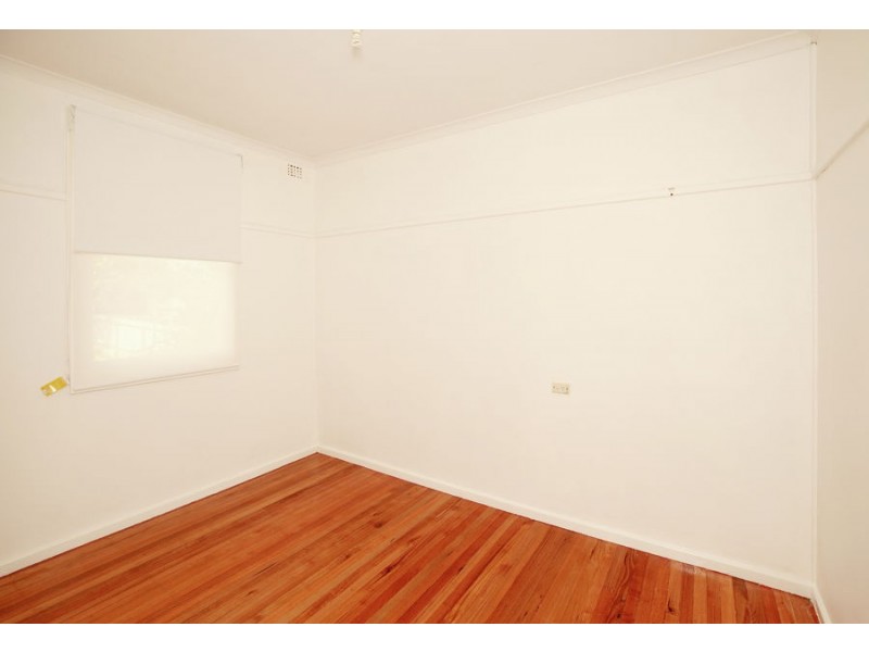 8 Margaret Avenue, Mount Austin NSW 2650