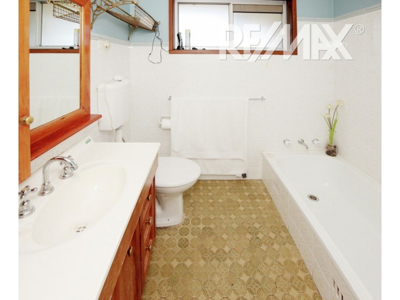 6 Truman Avenue, Mount Austin NSW 2650