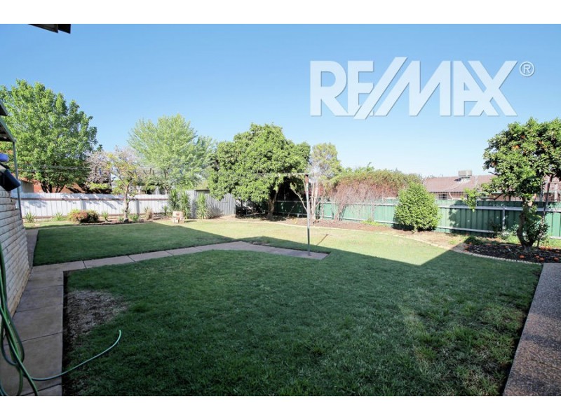 6 Truman Avenue, Mount Austin NSW 2650