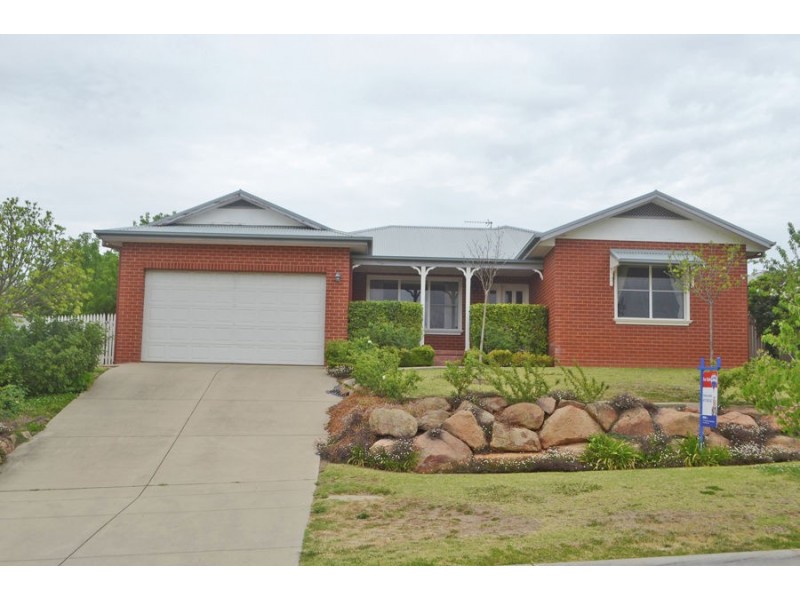 6 Lyndoch Place, Bourkelands NSW 2650