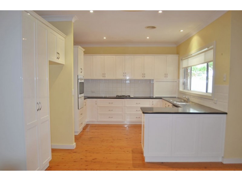 6 Lyndoch Place, Bourkelands NSW 2650